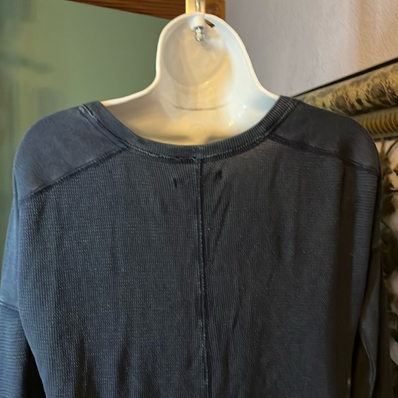 Cool American Eagle navy henley/ feather graphic waffle material  top Sz S - Picture 8 of 10